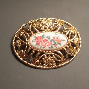 Avon Pin Vintage Brooch Gold Tone Filigree With Center Roses Portrait